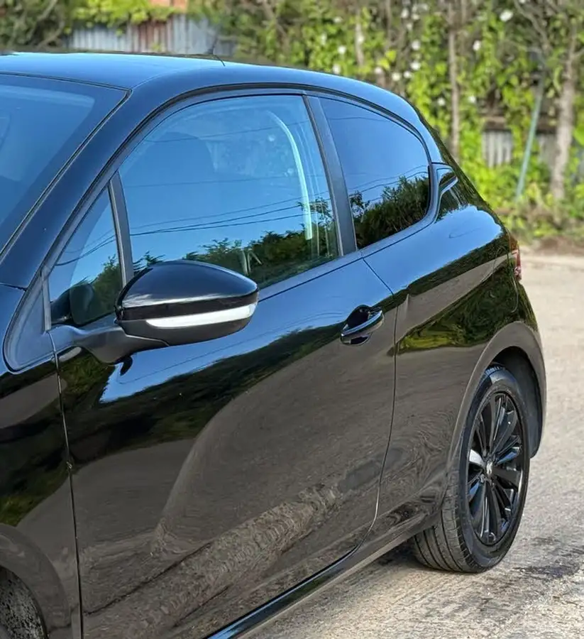 2018-peugeot-208-12-puretech-black-edition-big-16
