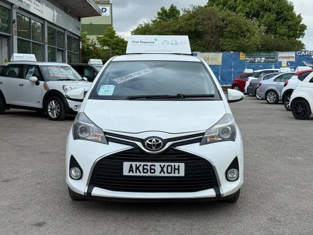 2016-toyota-yaris-133-icon-vvt-i-5d-big-7