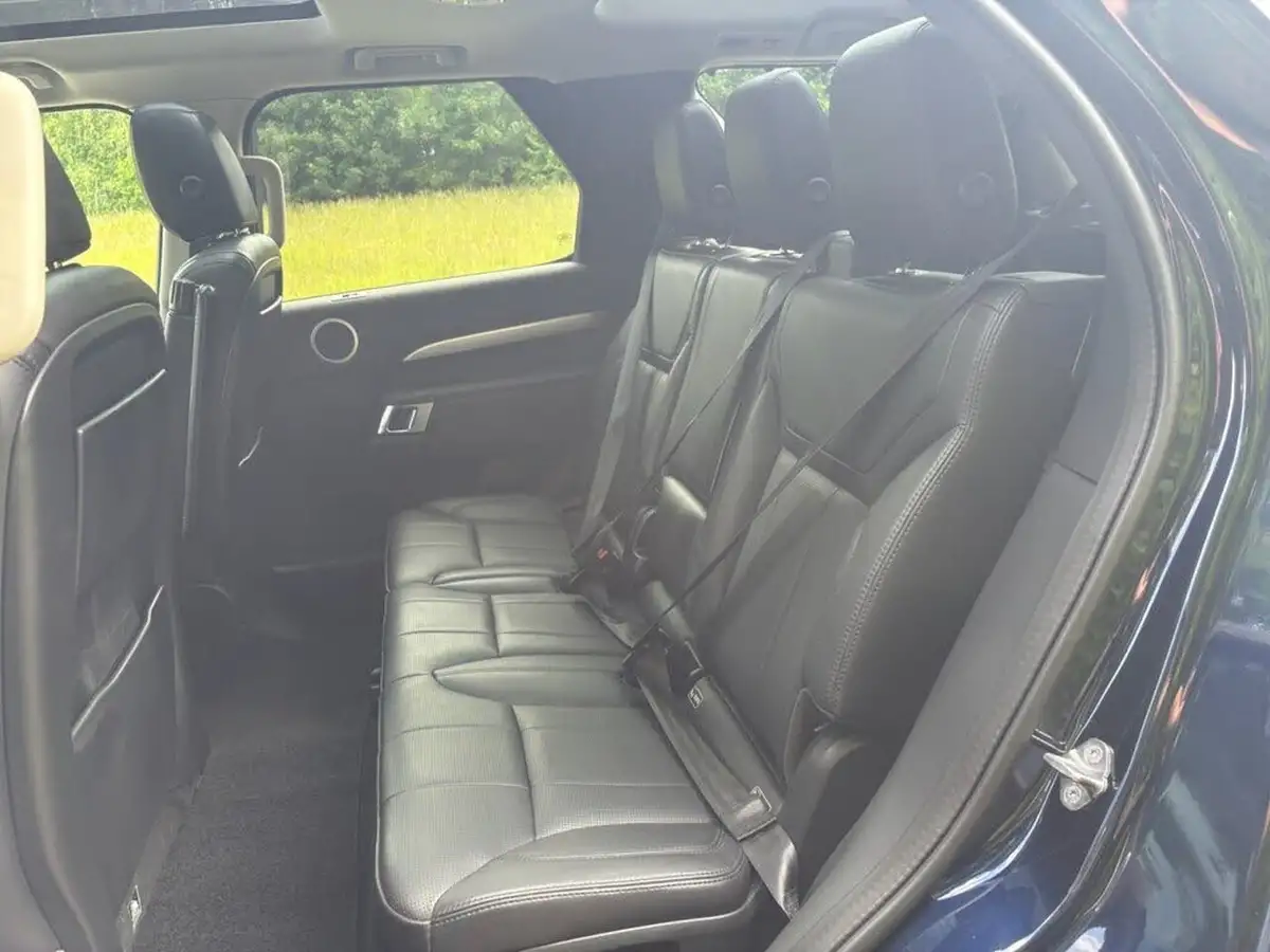 2019-land-rover-discovery-30-sd6-landmark-big-16