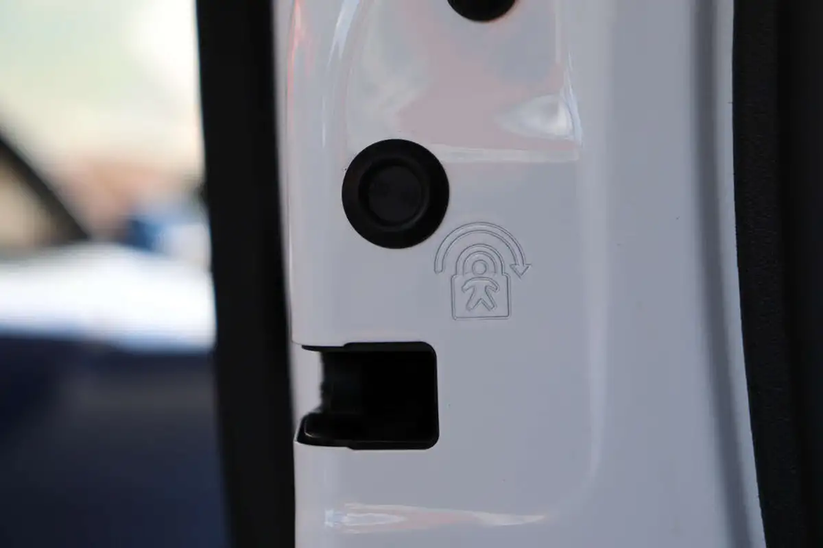 2018-citroen-c3-12-puretech-feel-82ps-big-43