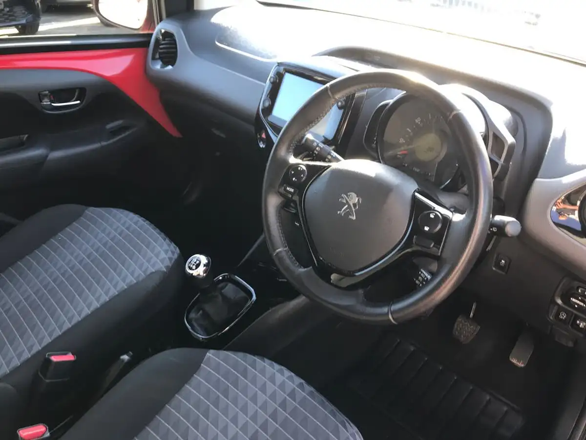2022-peugeot-108-10-allure-big-2
