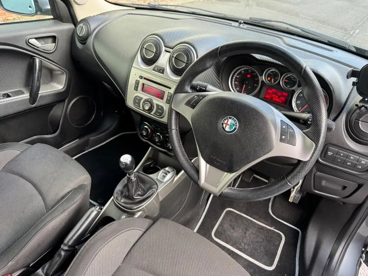 2009-alfa-romeo-mito-14-lusso-16v-big-15