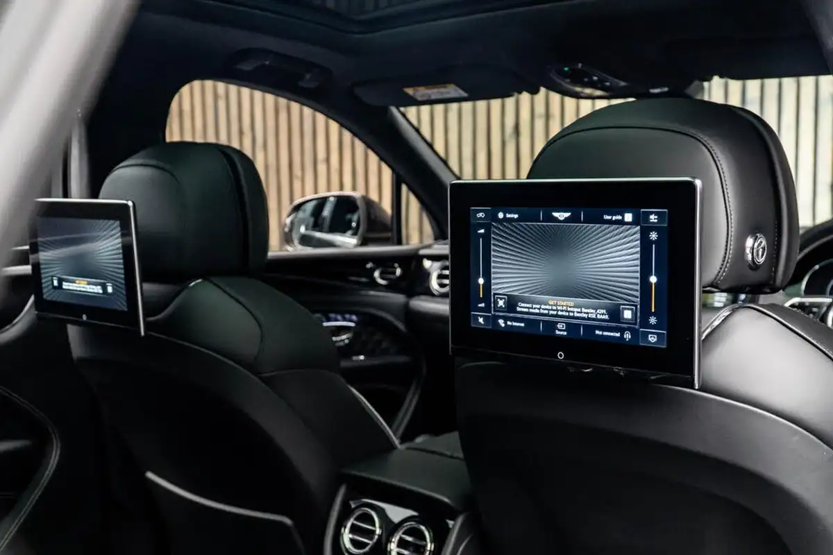 2024-bentley-bentayga-big-45