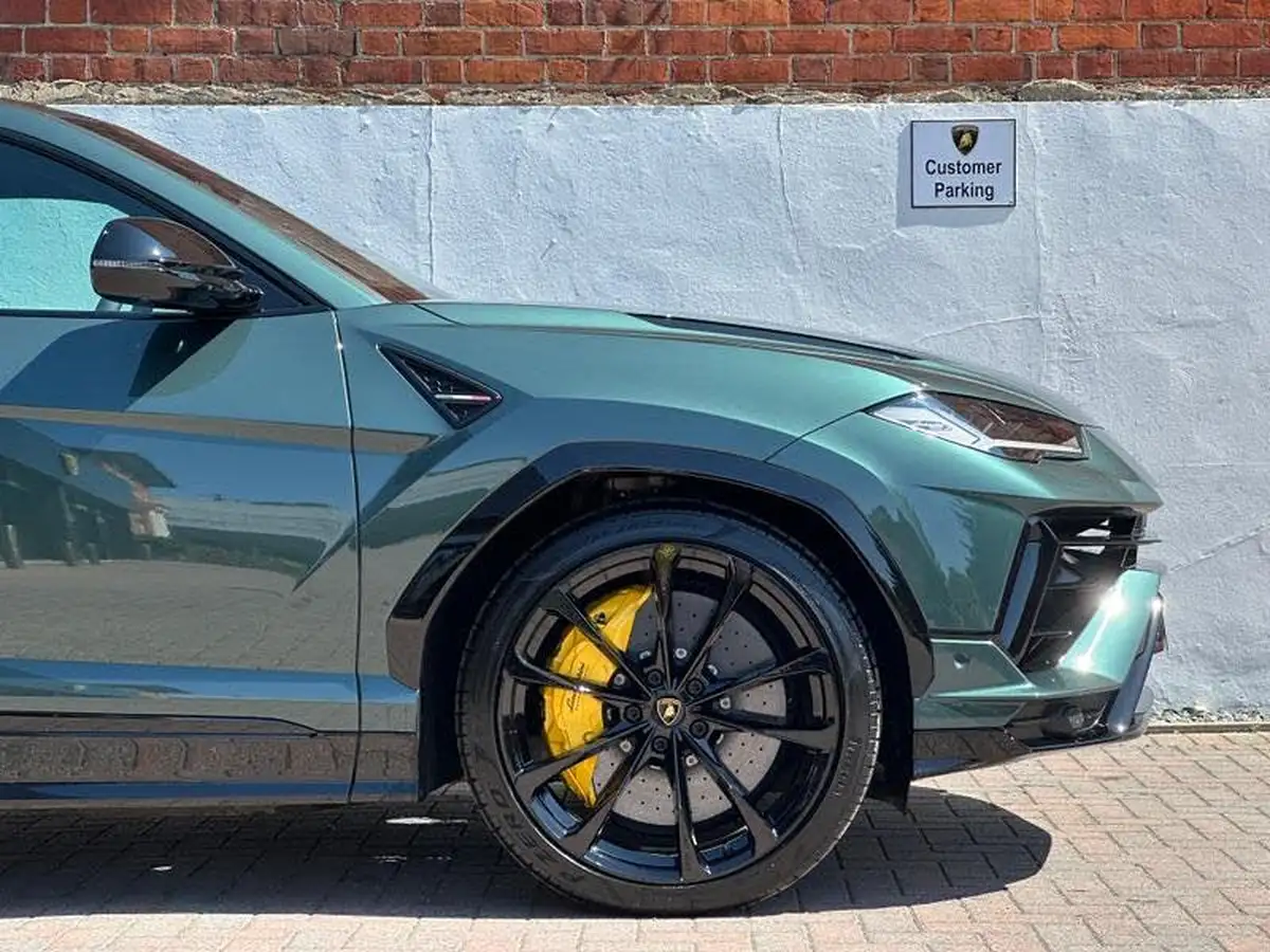 2023-lamborghini-urus-40-no-trim-big-8
