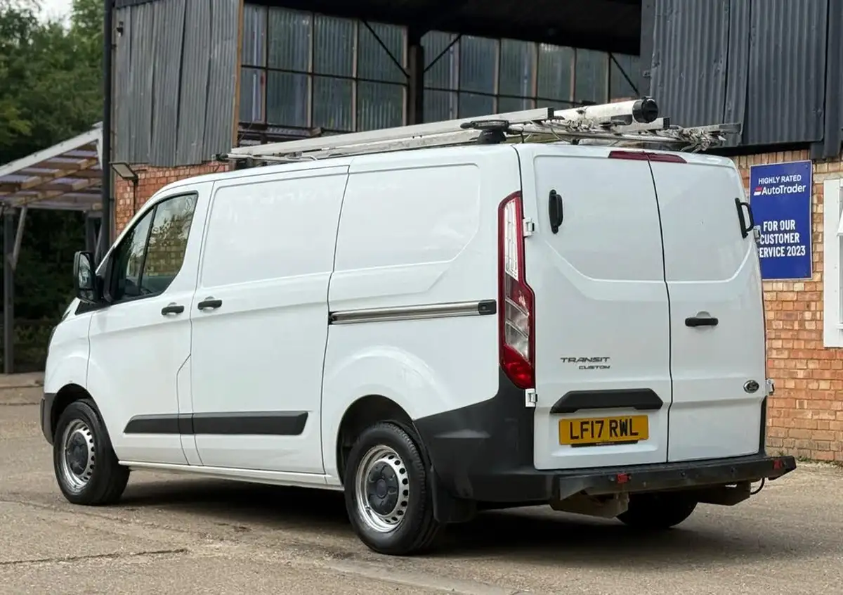 2017-ford-transit-custom-20tdci-310-l1h1-105pseu6-panel-van-big-6