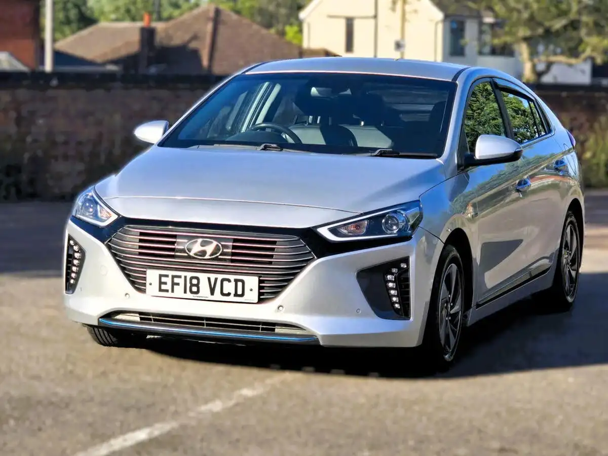2018-hyundai-ioniq-16-gdi-premium-se-hybrid-big-18