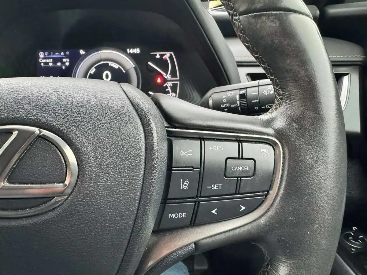 2020-lexus-ux-250h-20-ux-without-navigation-big-15