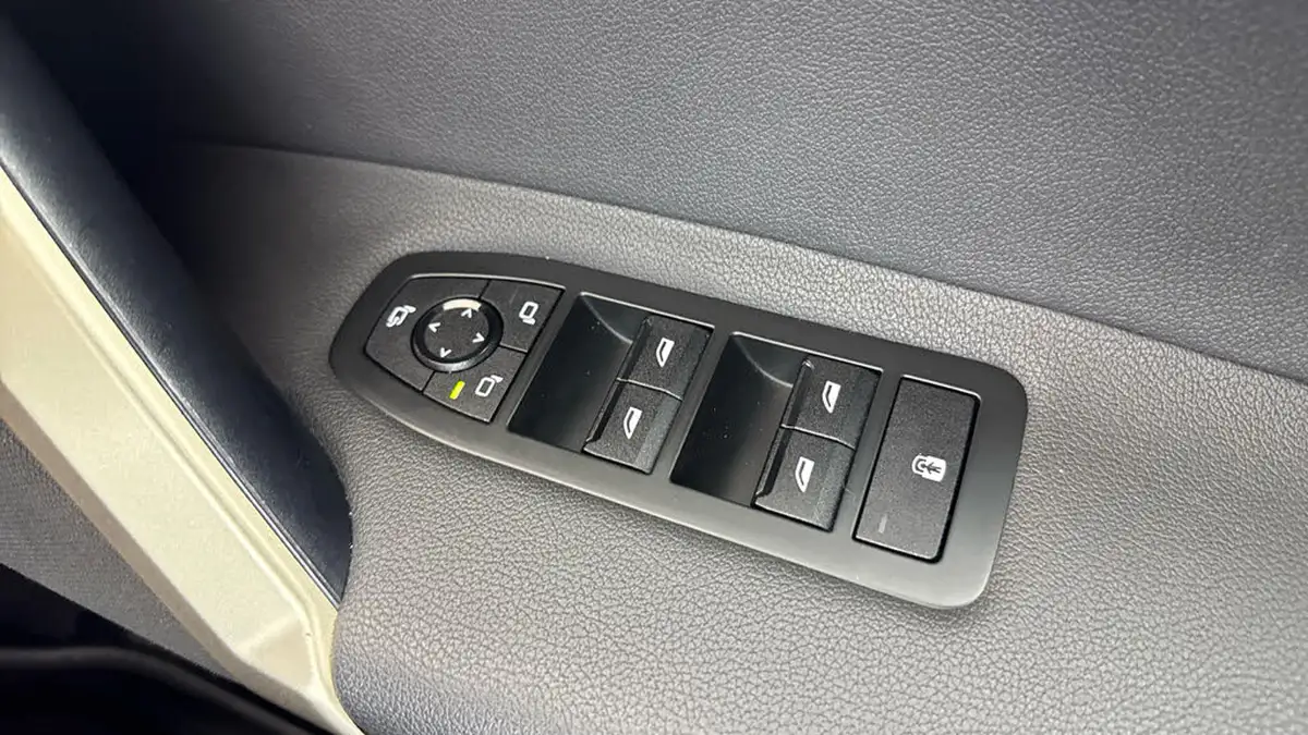 2022-bmw-ix-e-xdrive-40-m-sport-big-26