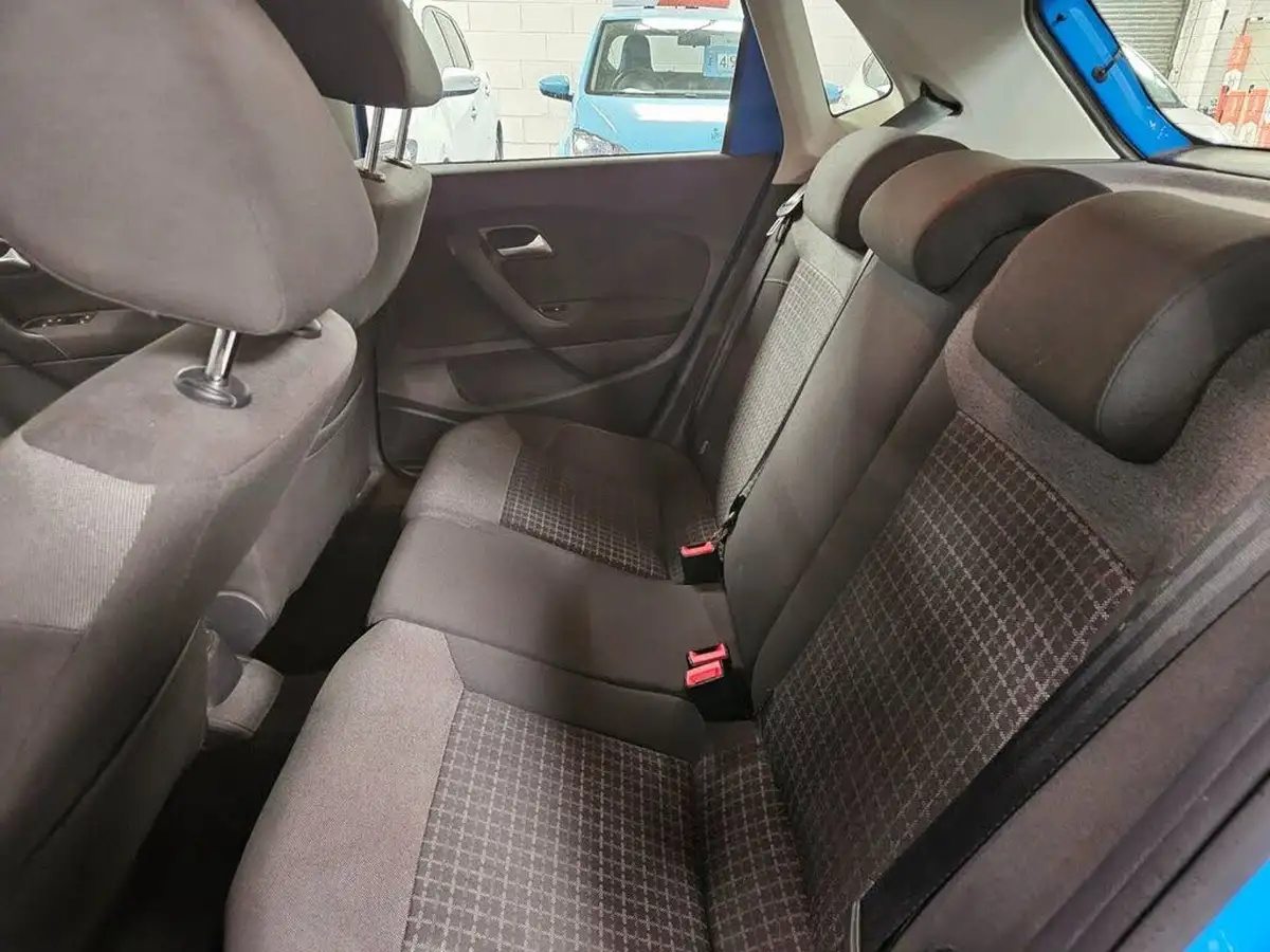 2015-volkswagen-polo-10-se-60ps-5d-big-16
