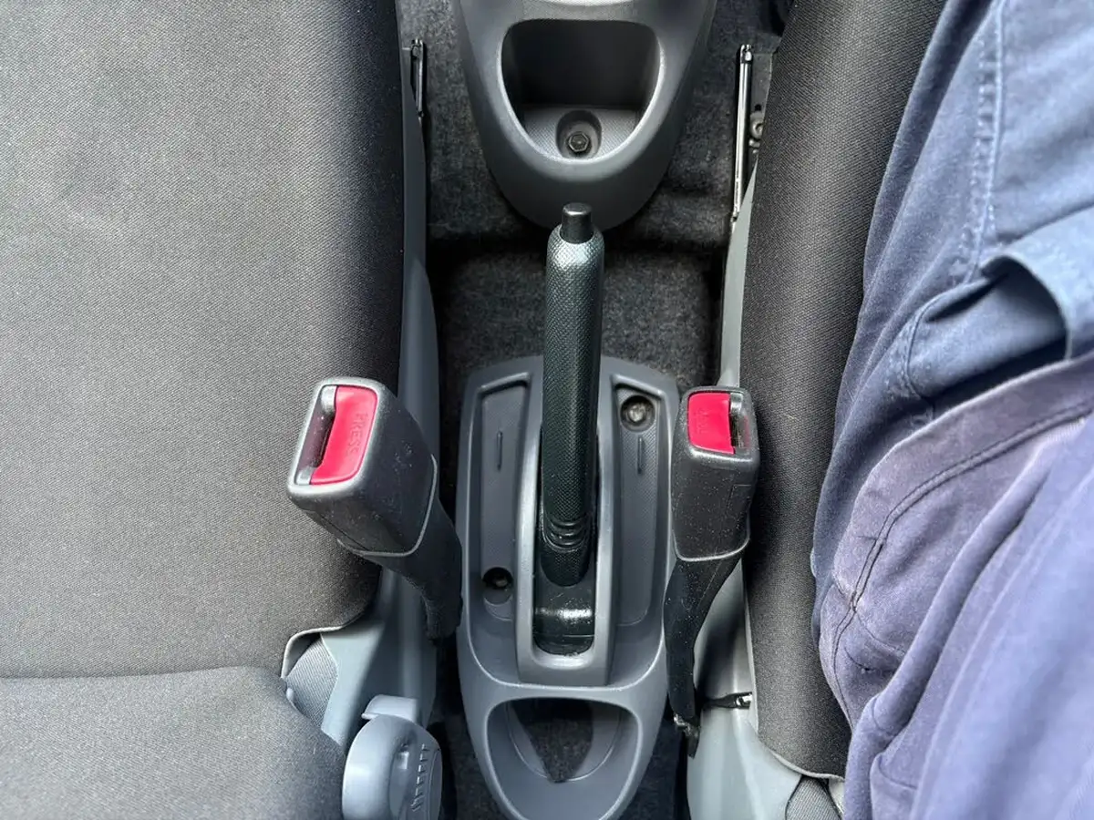 2011-citroen-c1-10-vtr-68-5d-big-15