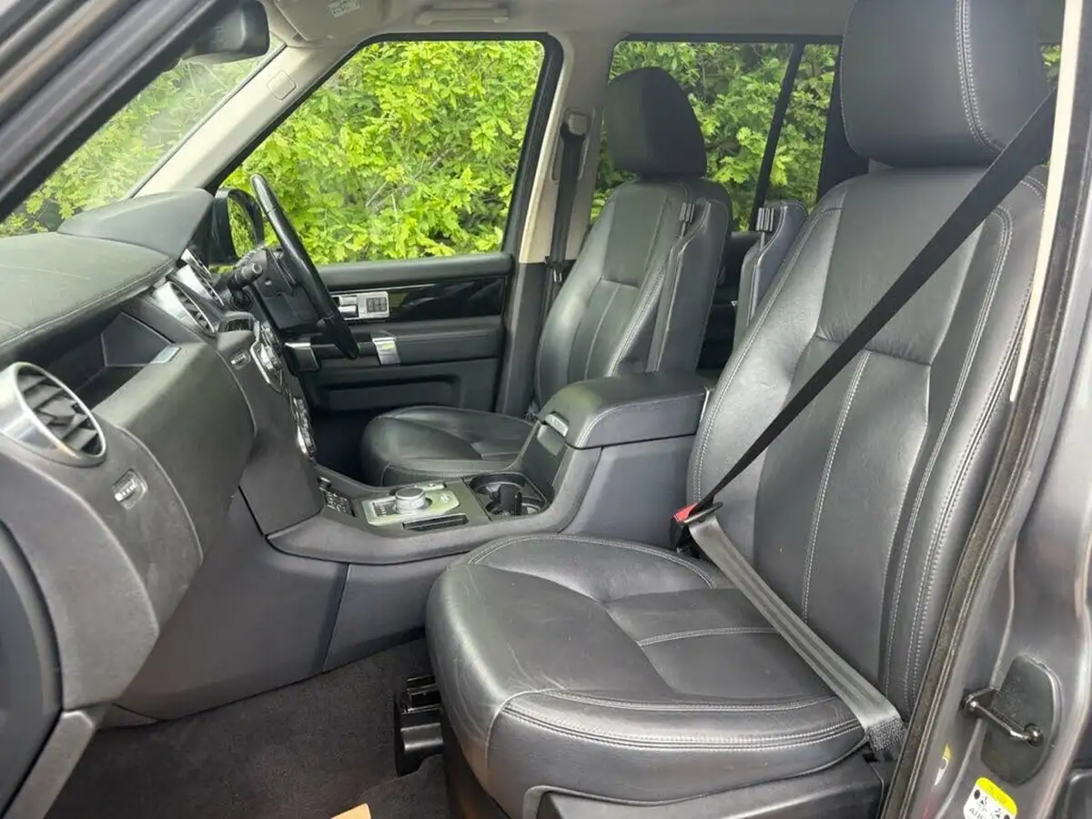 2015-land-rover-discovery-4-30-sd-v6-hse-big-10