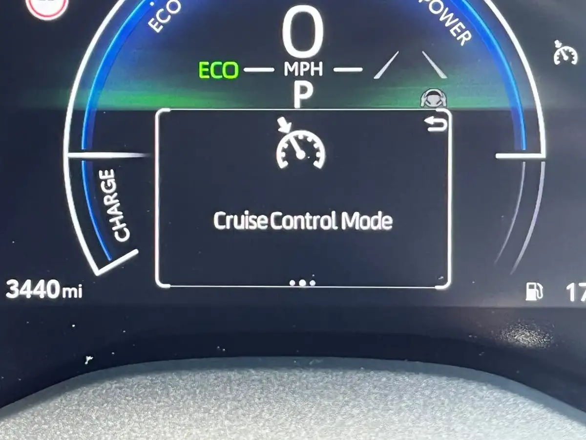 2024-toyota-yaris-cross-15-vvt-i-icon-big-30