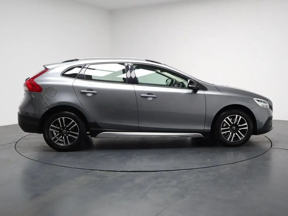 2017-volvo-v40-20td-d2-cross-country-big-13