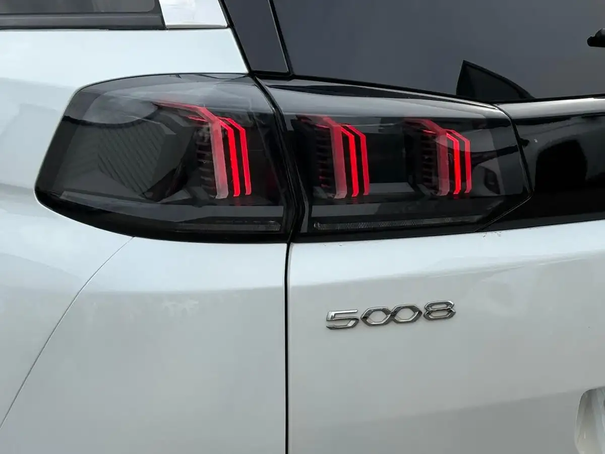 2022-peugeot-5008-suv-15-bluehdi-allure-premium-eat8-big-10