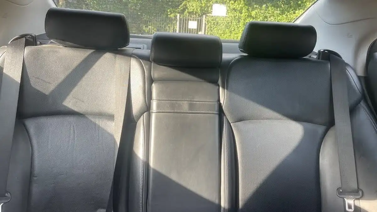 2010-lexus-is-250-25-se-i-dab-saloon-4d-auto-big-28