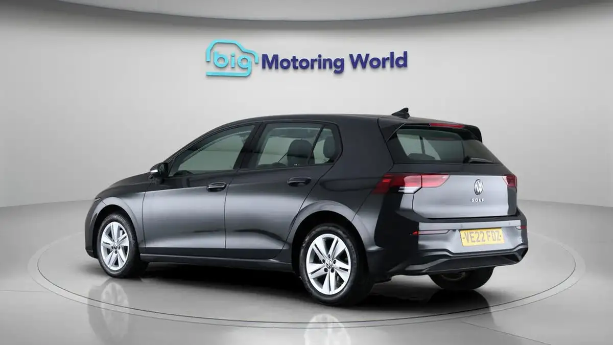 2022-volkswagen-golf-15-tsi-life-150ps-hatchback-big-5