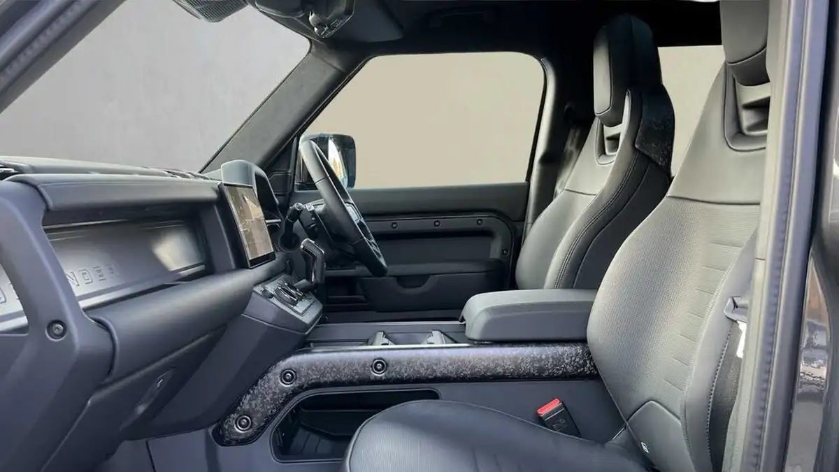 2025-land-rover-110-defender-44-p635-octa-edition-one-big-2