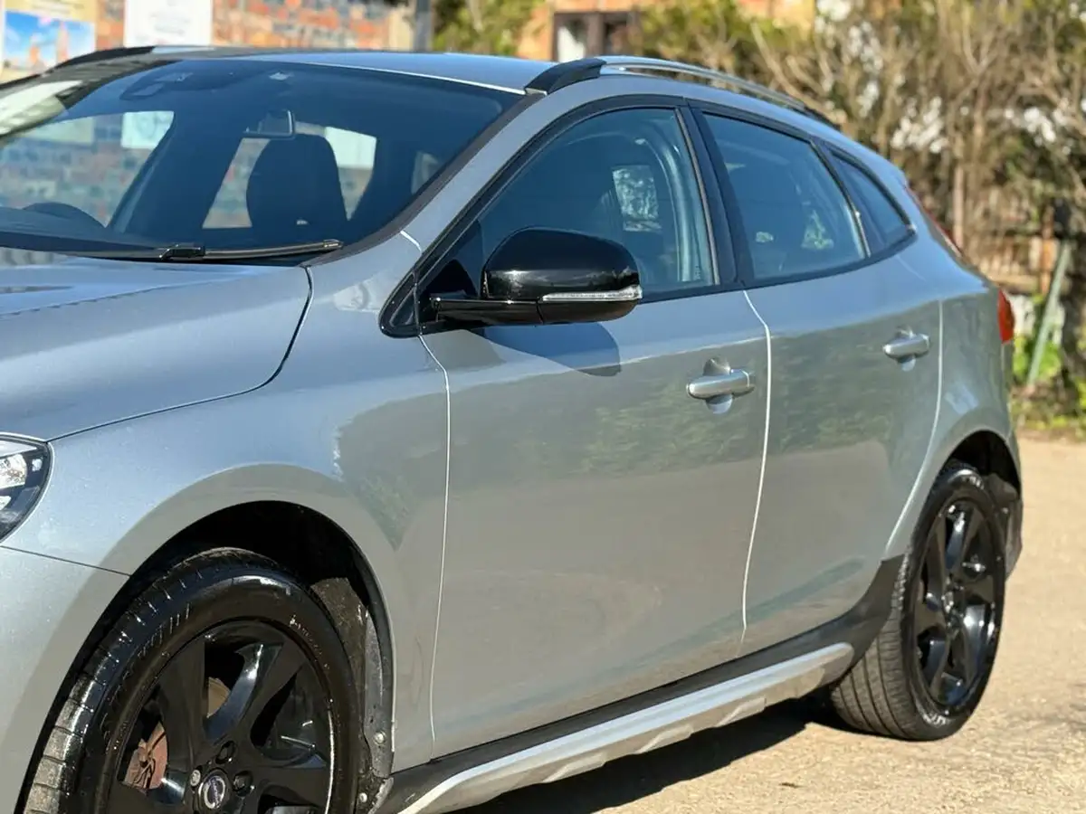 2014-volvo-v40-16td-d2-cross-country-lux-big-22