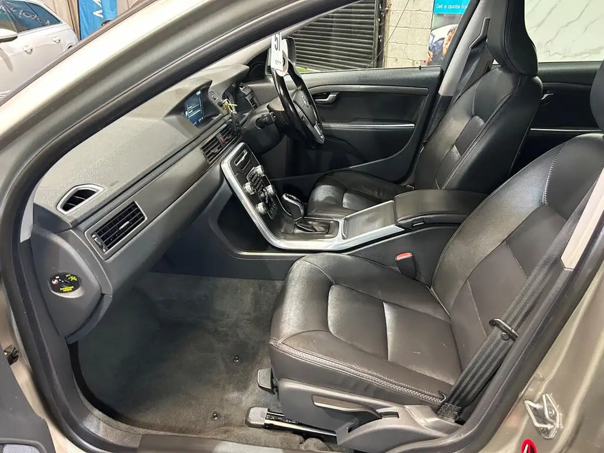 2015-volvo-xc70-24td-d5-se-lux-big-19