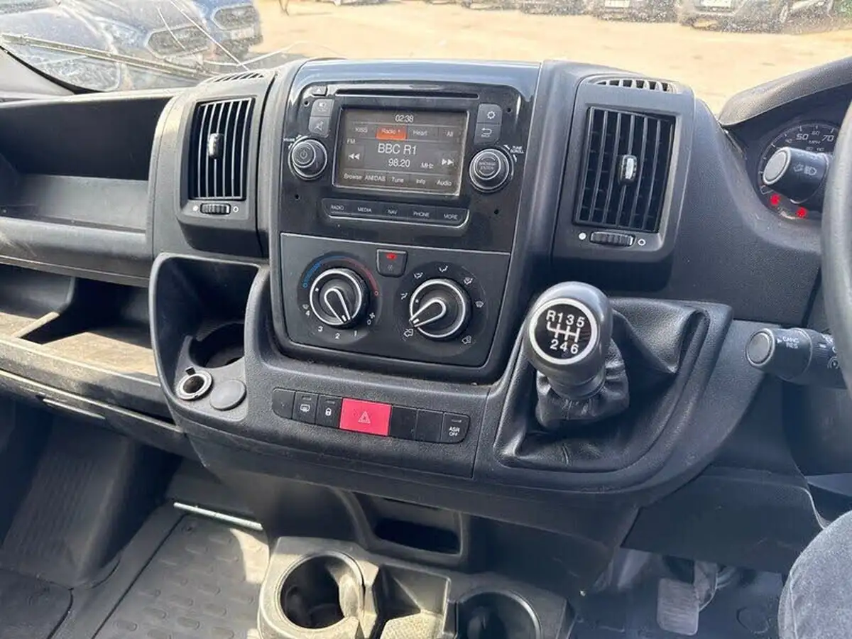 2018-peugeot-boxer-20-bluehdi-professional-335-l3-h2-big-21