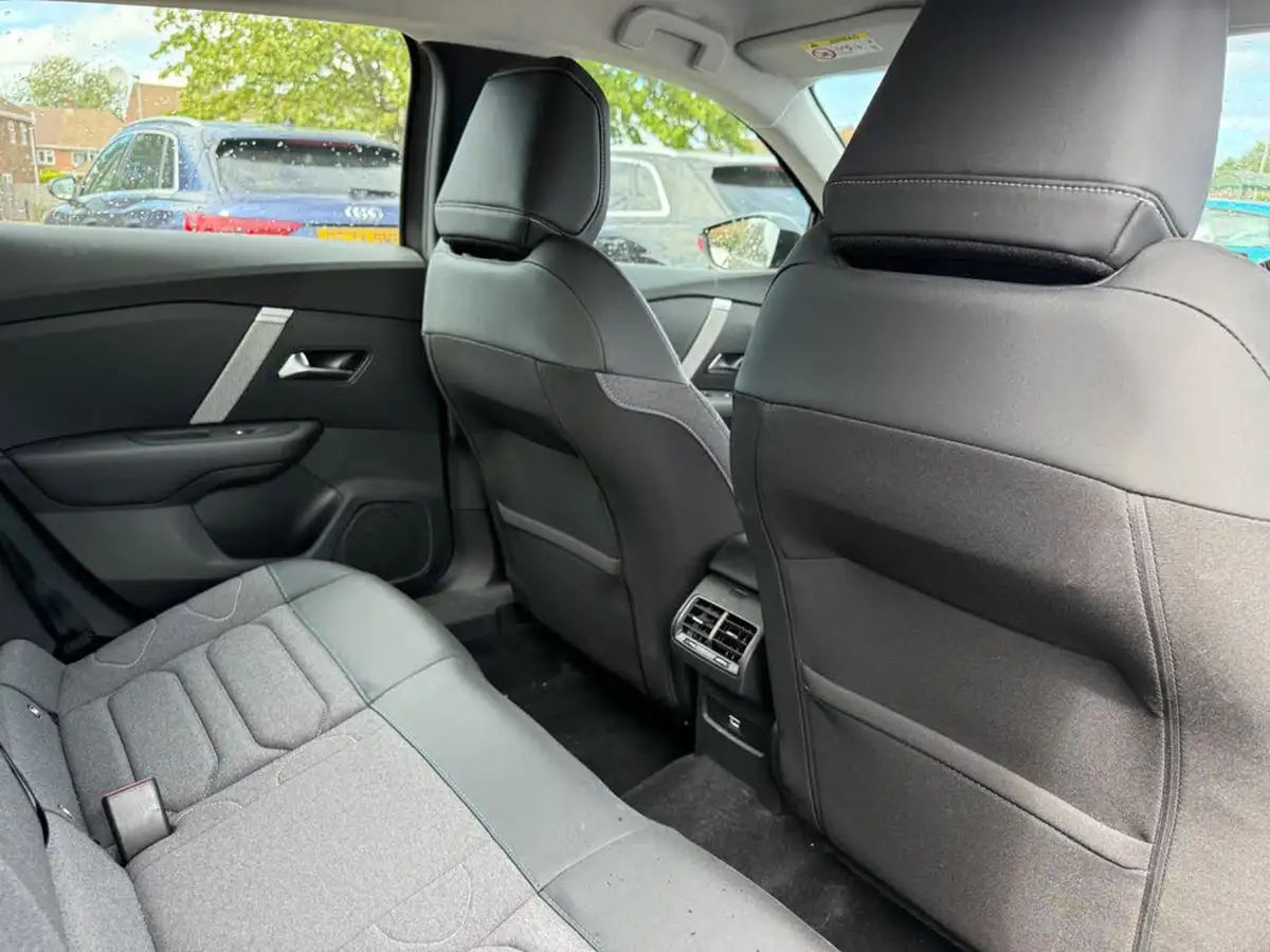 2023-citroen-c4-12-puretech-plus-big-17