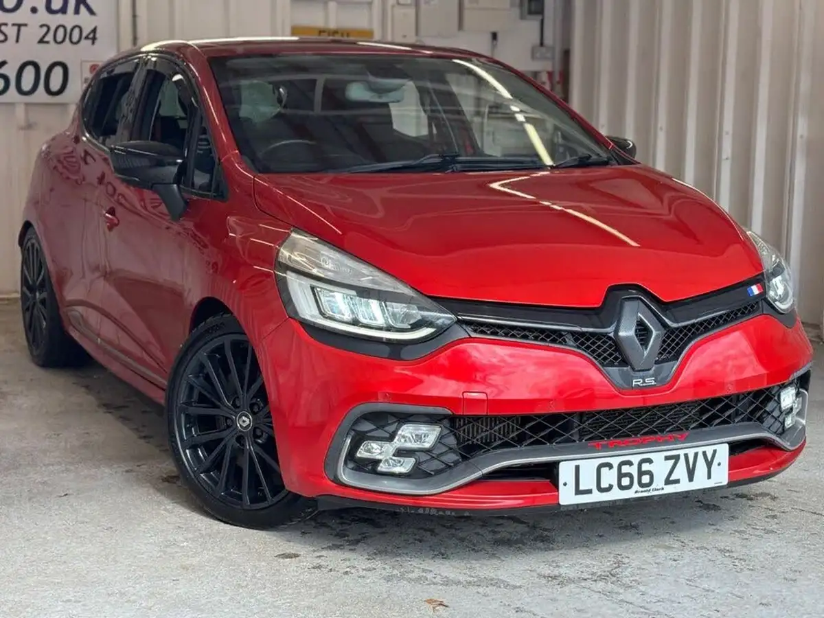 2016-renault-clio-16-turbo-renaultsport-nav-220-trophy-big-3