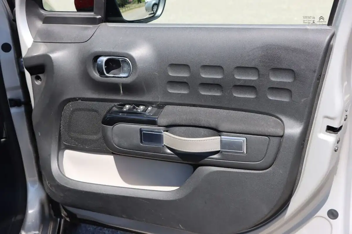 2017-citroen-c3-12-puretech-flair-nav-edition-big-38