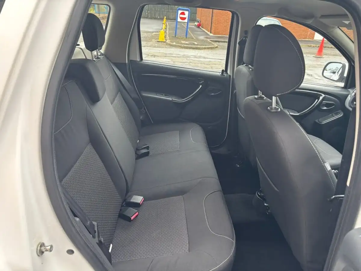 2014-dacia-duster-15d-laureate-110-107bhp-big-9