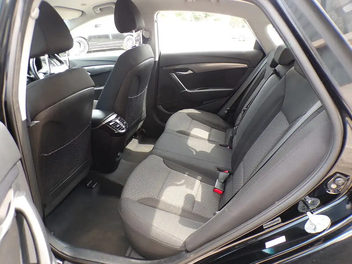 2013-hyundai-i40-17td-active-136ps-saloon-4d-big-16
