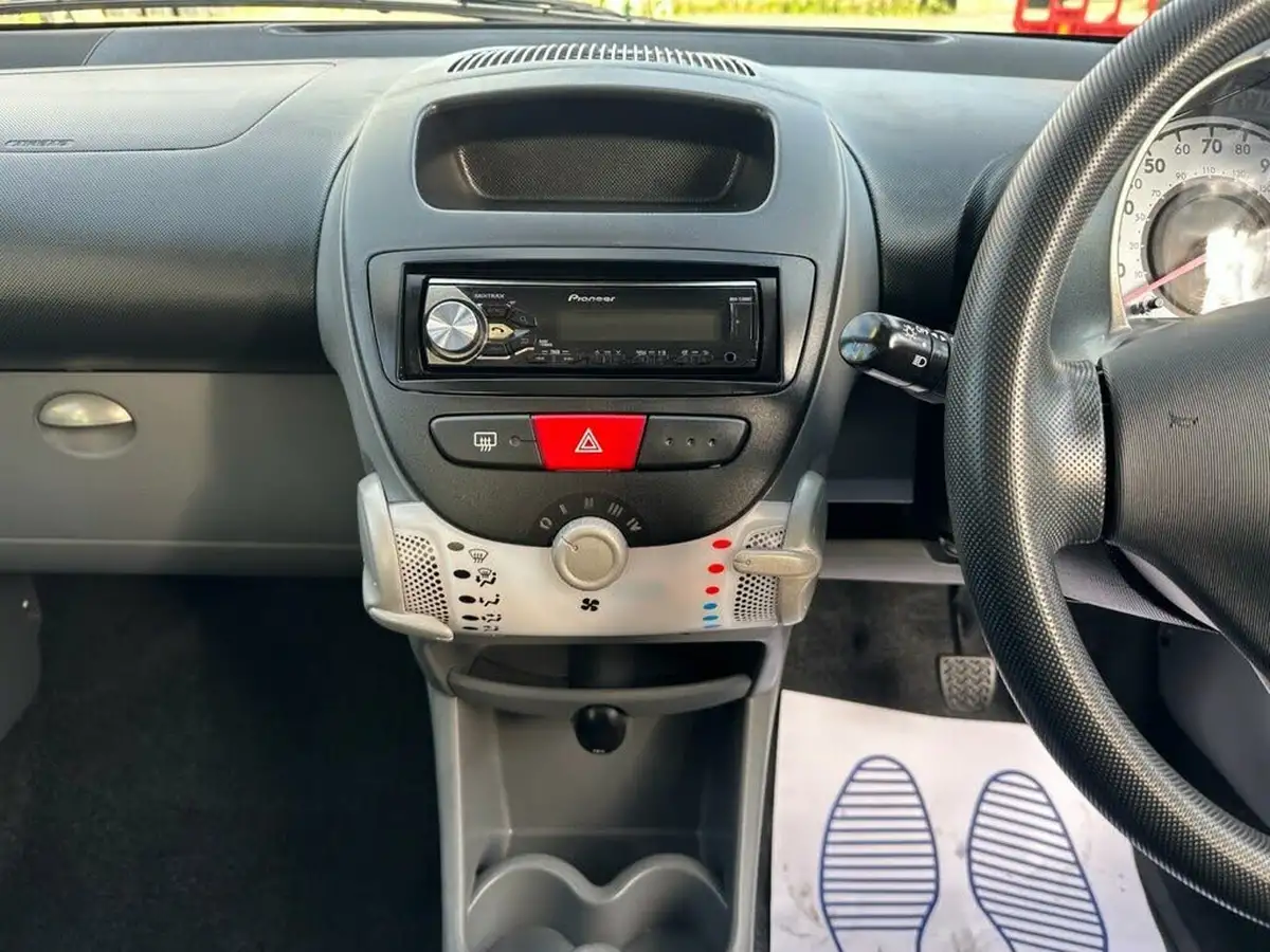 2011-peugeot-107-10-urban-5d-2-tronic-big-11
