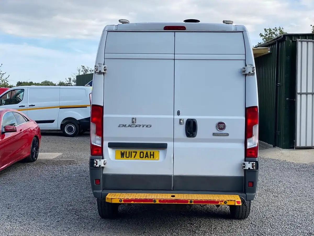 2017-fiat-ducato-20td-35-lh2-panel-big-21