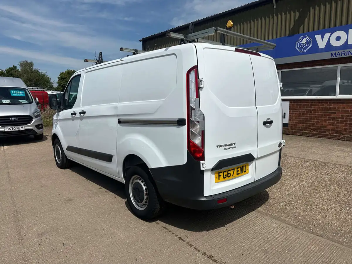 2017-ford-transit-custom-20tdci-290-l1h1-105pseu6-panel-van-big-7