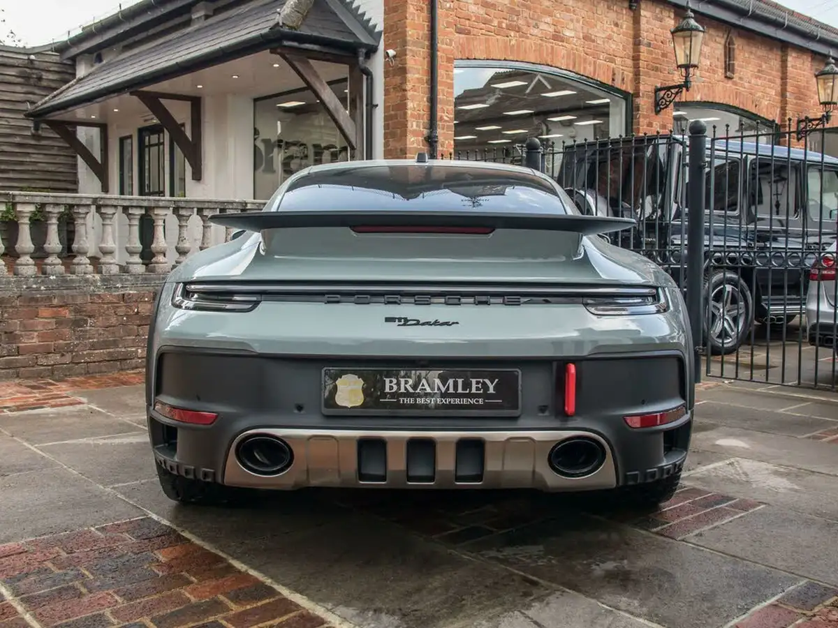 2023-porsche-911-30-dakar-big-5