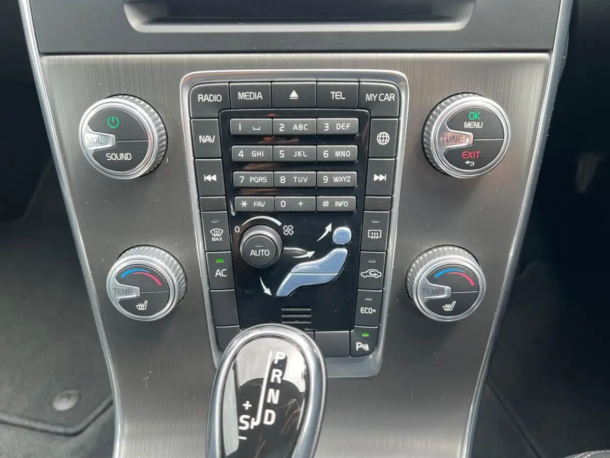 2016-volvo-v60-20td-d4-se-geartronic-big-26