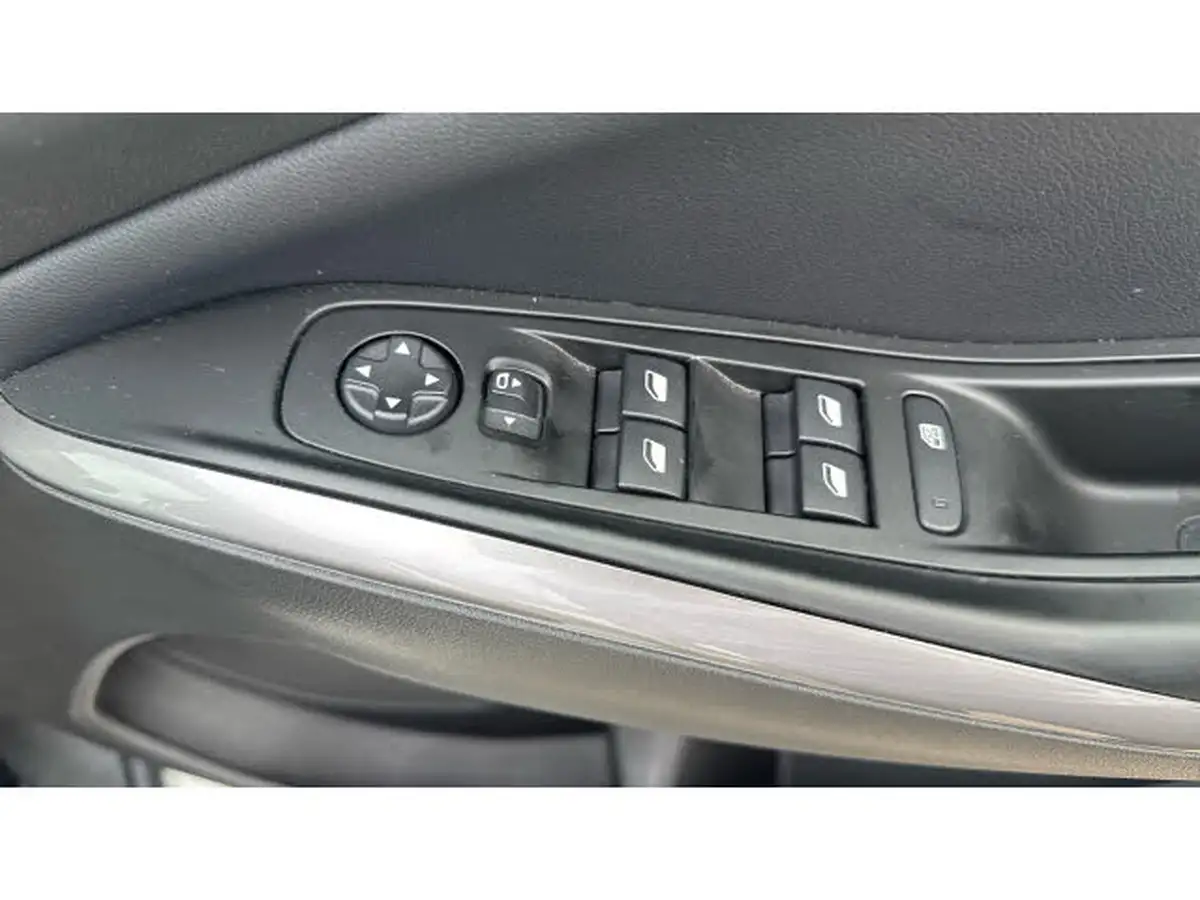 2022-vauxhall-grandland-12-elite-big-31