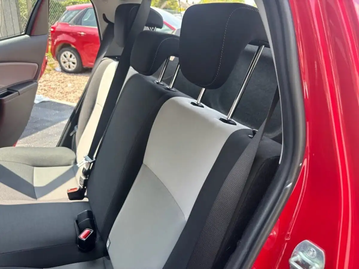 2017-toyota-yaris-15-vvt-i-icon-navi-big-38