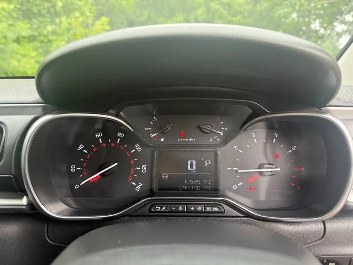 2017-citroen-c3-12-puretech-flair-110ps-ss-eat6-big-15