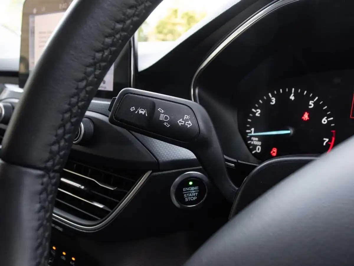 2019-ford-focus-15t-active-x-hatchback-big-16