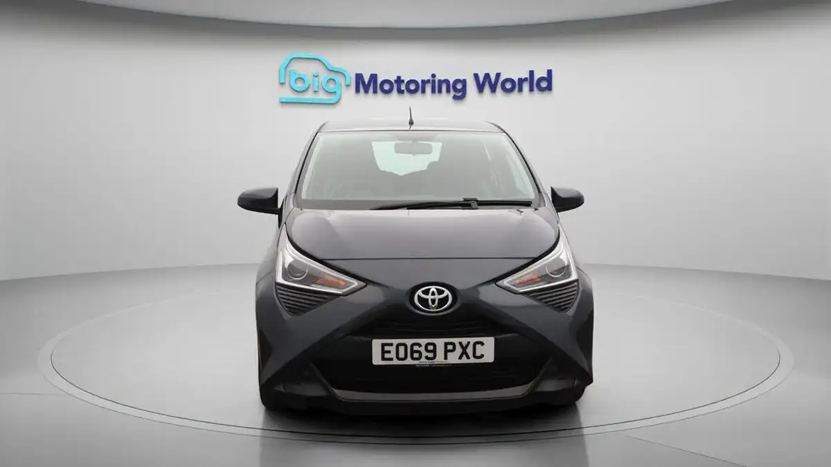 2019-toyota-aygo-10-vvt-i-x-play-tss-x-shift-big-2