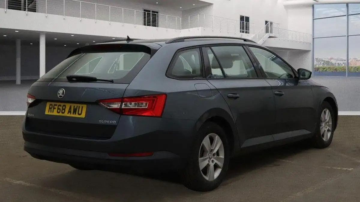 2019-skoda-superb-16tdi-s-ss-estate-big-8