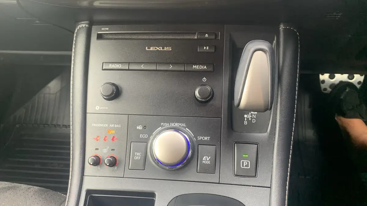 2018-lexus-ct-200h-18-covenience-pack-f-sport-leather-big-17