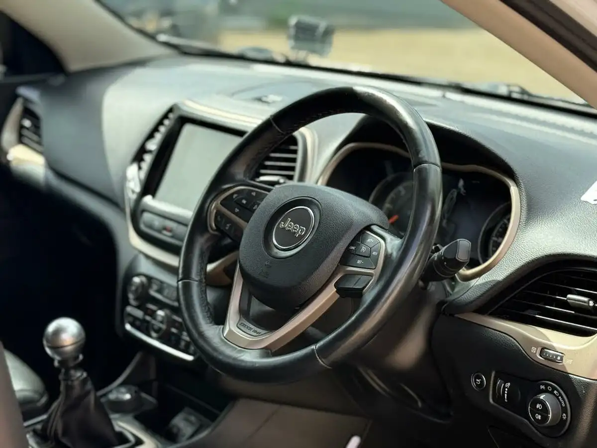 2015-jeep-cherokee-20multijet-ii-limited-4wd-big-10