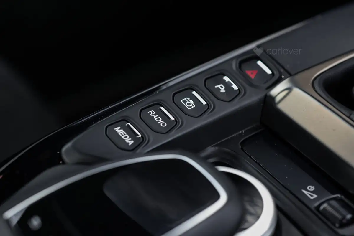 2021-aston-martin-vantage-40-v8-vantage-coupe-big-62