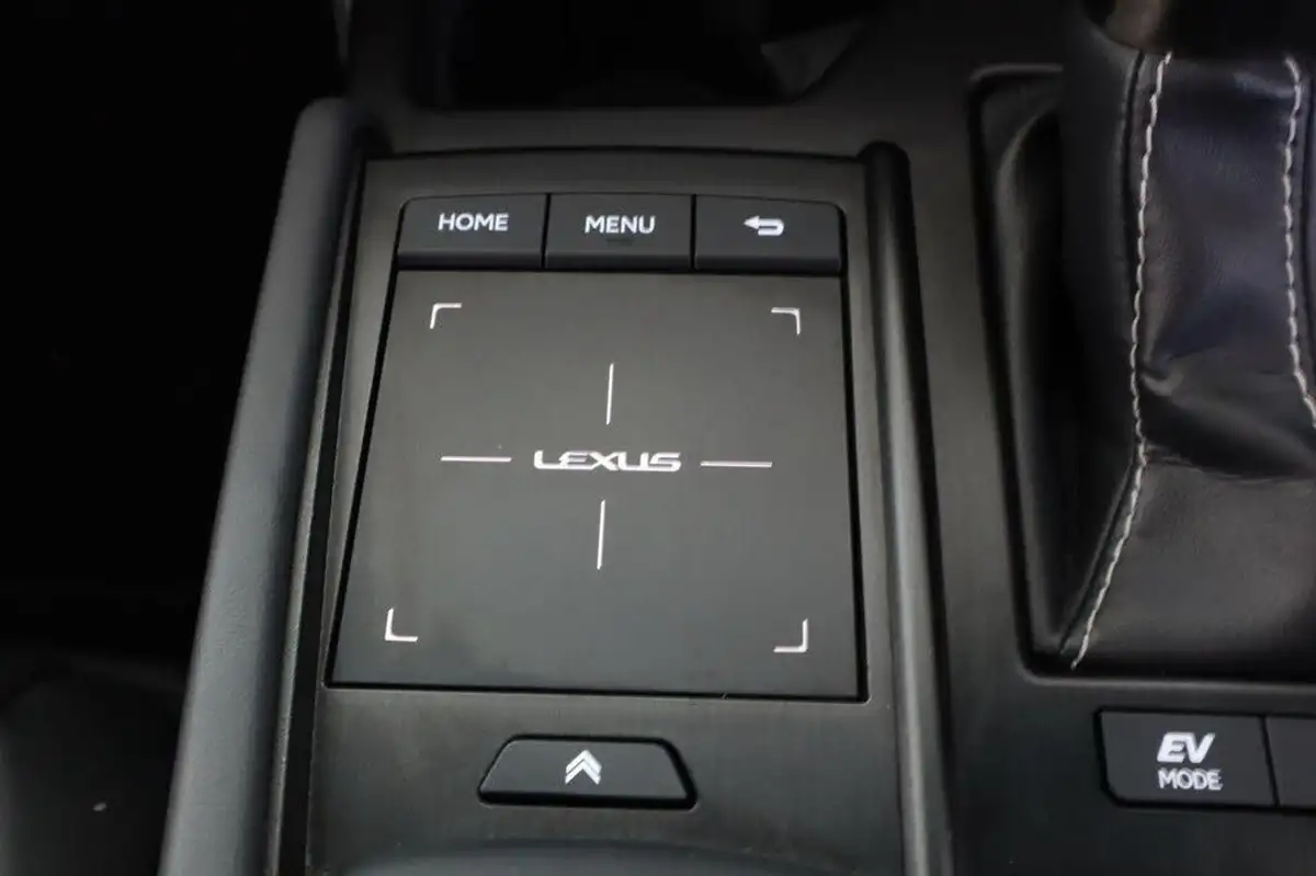 2019-lexus-es-300h-25-f-sport-big-28