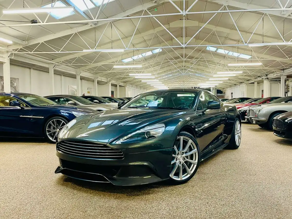 2014-aston-martin-vanquish-59-big-7