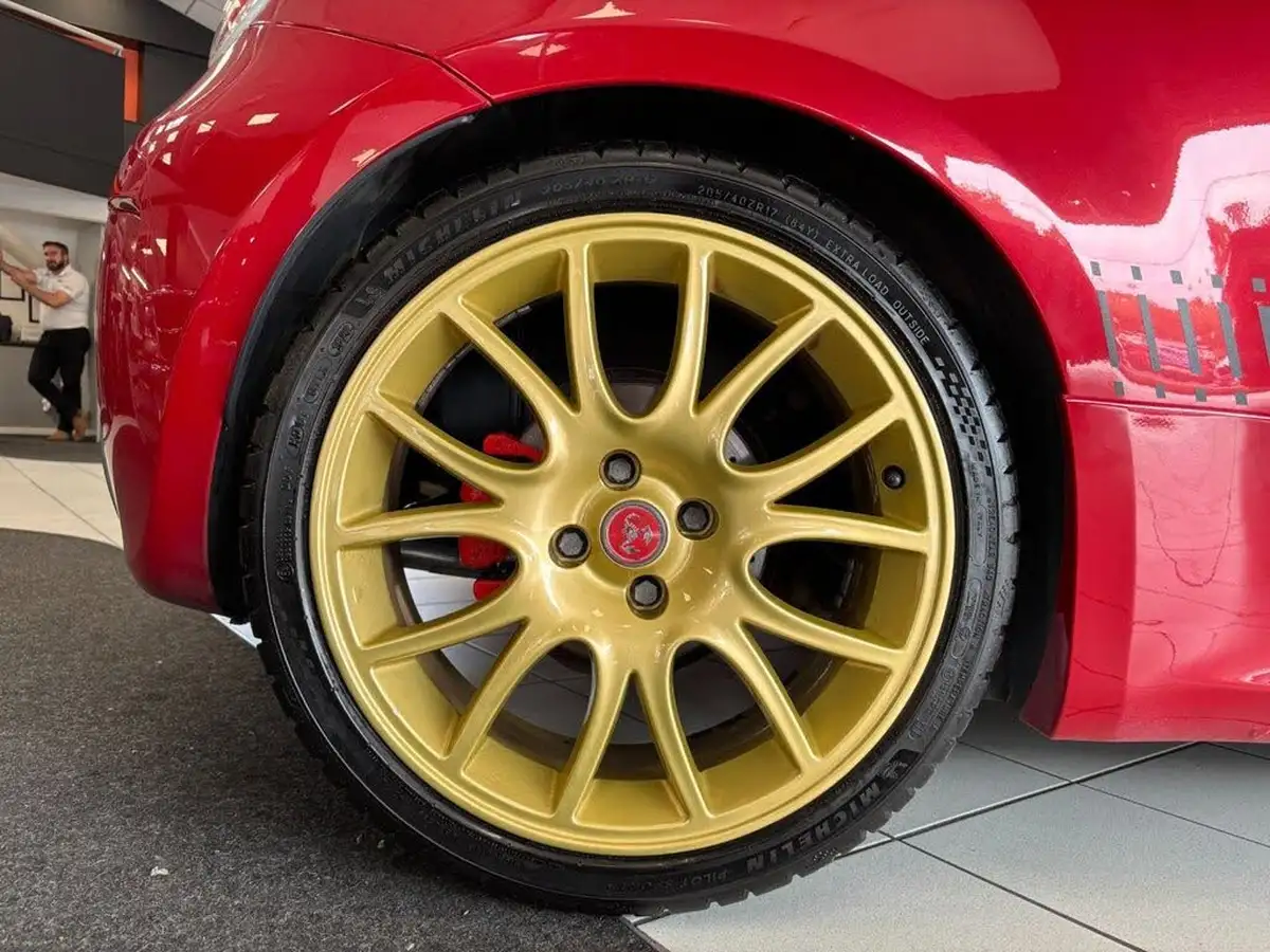 2015-abarth-500-14-tjet-595-competizione-big-16