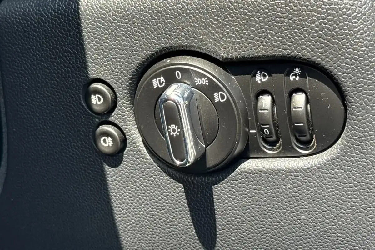 2019-mini-cooper-15-cooper-classic-hatchback-5d-big-36