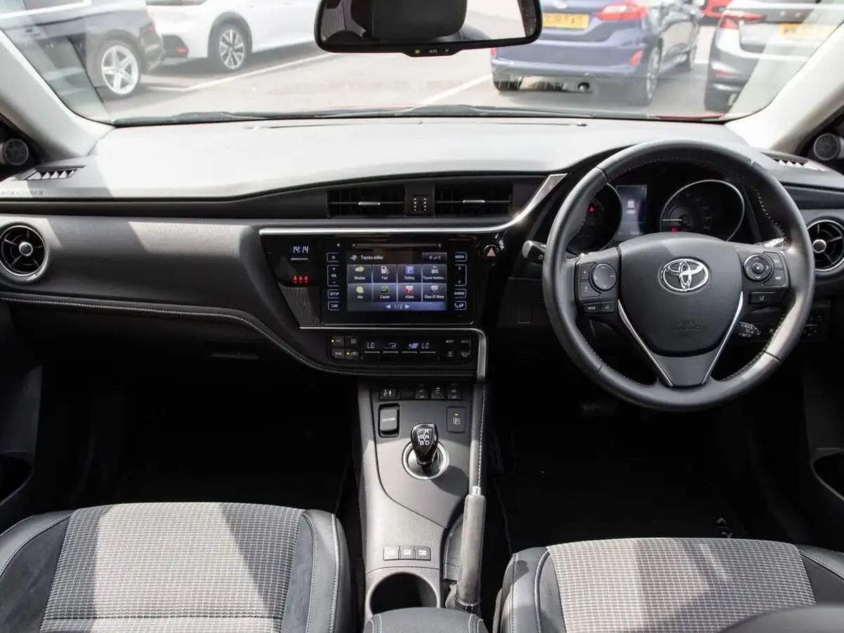2016-toyota-auris-18-vvt-i-hsd-excel-tss-hatchback-big-2