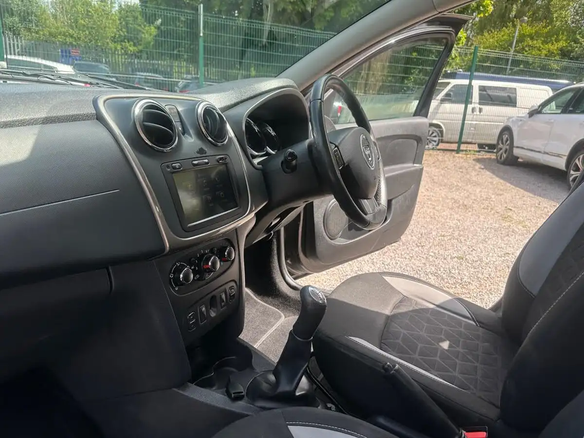 2014-dacia-sandero-stepway-15d-laureate-big-37
