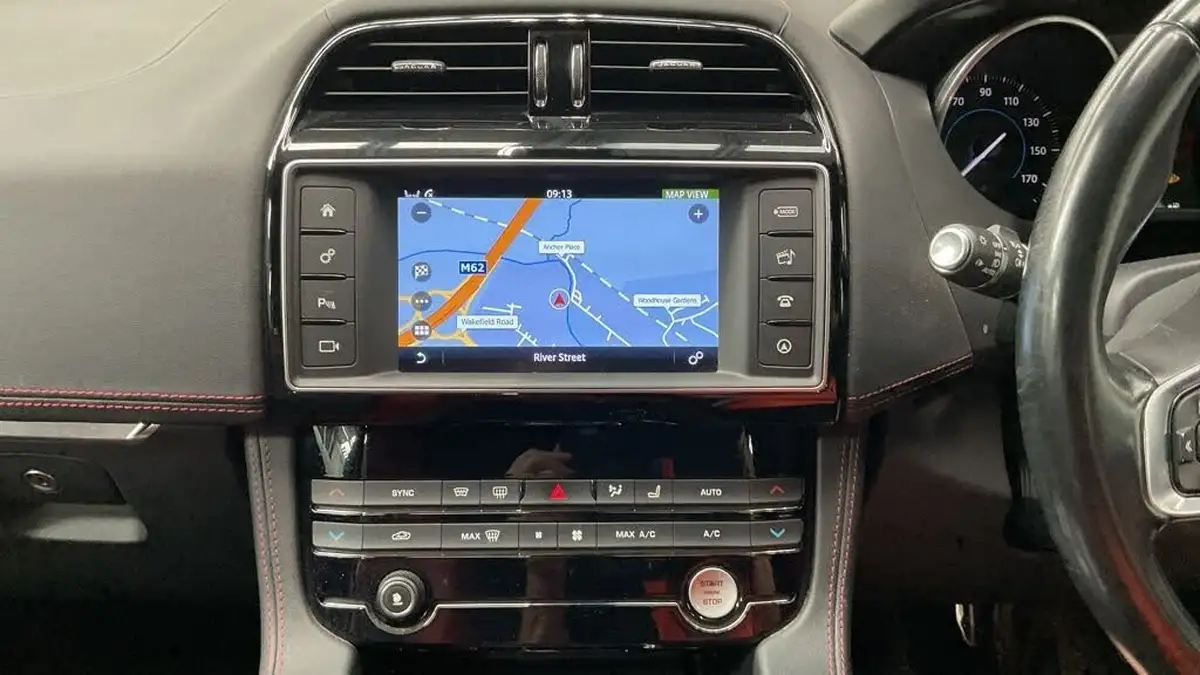 2016-jaguar-f-pace-30-v6-sc-s-30-big-8